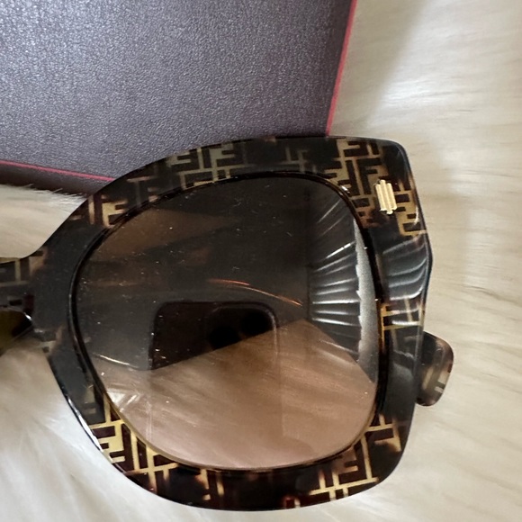 FENDI FF logo acetate sunglasses in Havana print - Picture 6 of 14